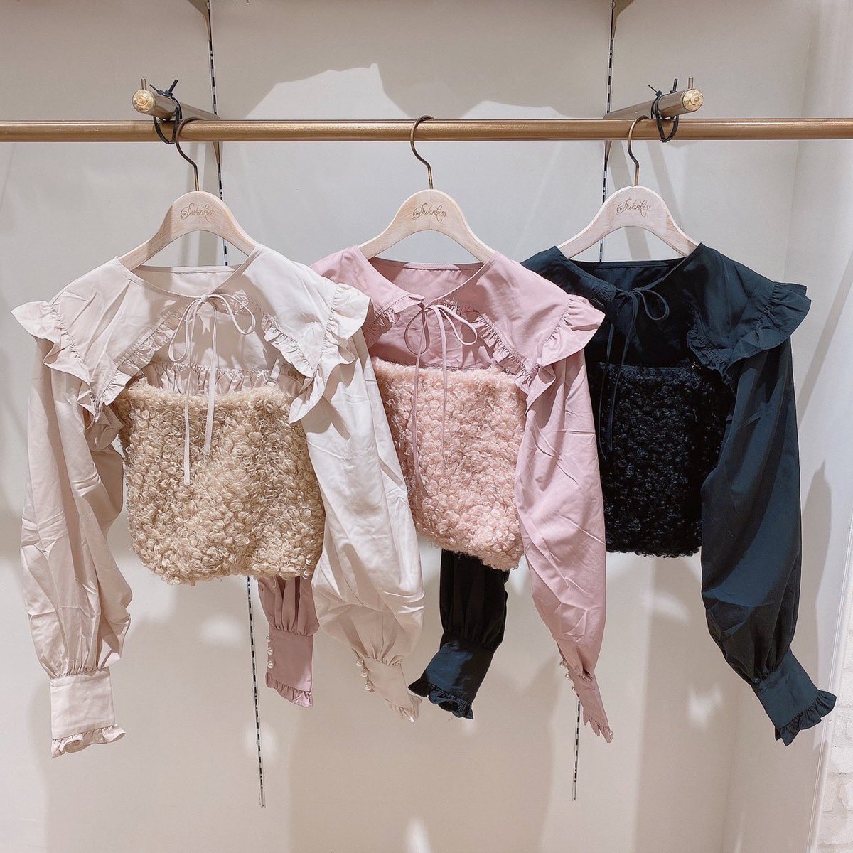 Swankiss_nagoya's tweet photo. 🐩11月5日発売🐩

Poodl cami TOPS
color♡BEG/PNK/BLK
price♡¥11,880(税込)

プードルのようなボア生地のキャミと
クロップドトップスのSETです💗

ボア生地が他には無いデザインで
目を引く1枚です🐩

#Swankiss名古屋PARCO店 https://t.co/HPbdd3TYij