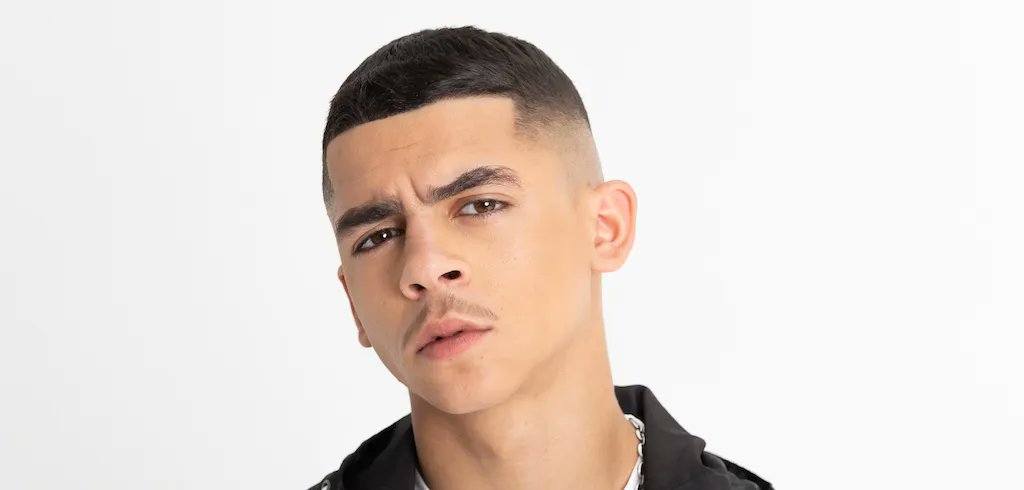 futurefacemedia's tweet photo. Nouvel état des lieux du rap de La Péee, sa mixtape Le Phénomène pose en 17 sons fracassants 🔥 les bases de l’artiste, ne laissant aucun sujet de côté. Un article à lire sur notre site 🔥 ➡️ https://t.co/t5dGVKkMhp https://t.co/cfcrDN5mk6