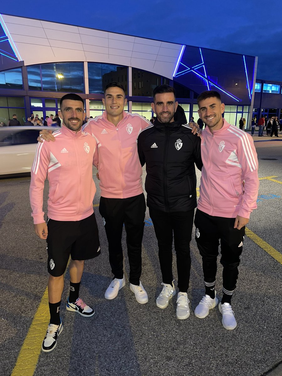 Jonathan_Ojeda4's tweet photo. A muerte con mis guerreros! 🙌🏼 @EduEspiau19 @DOjeda21 @Agus5Medina https://t.co/7uQqI60P0Y