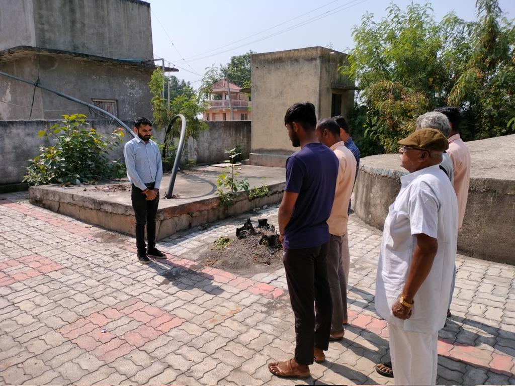 mahipalsinh2404's tweet photo. મોરબીની દુર્ઘટનામાં જાન ગુમાવનારા દિવંગત આત્માઓની  શાંતિ માટે તેમજ તેમના પરિવારજનોને પરમાત્મા આ આઘાત સહન કરવાની શક્તિ આપે તે માટે  પ્રાર્થના સભા  યોજાઈ.
ૐ શાંતિ.
જાળીયા ગ્રામ પંચાયત 
તાલુકો- વલ્લભીપુર
#Gujarat_with_Morbi
@Tdo_Vallabhipur
@CMOGuj 
@Collectorbhav 
@BhavnagarDdo https://t.co/vO4pw5fL3v