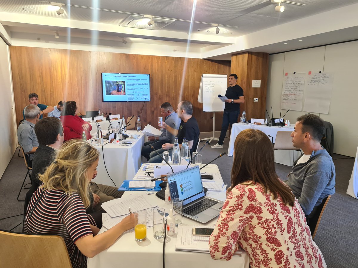 EUAsylumAgency's tweet photo. 45 participants from 🇦🇱🇽🇰🇧🇦🇲🇪🇲🇰 received a training session on ‘Interviewing #VulnerablePersons’ from #EUAA trainers.
They learnt how to identify vulnerable #asylum applicants to ensure they receive the appropriate help & safeguards in their asylum procedures in line w/ #CEAS. https://t.co/JpIs22rNSi