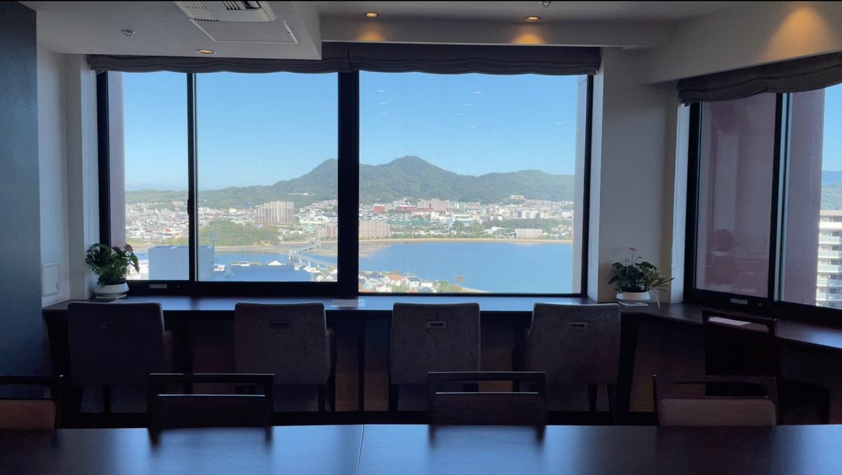 uchimiru's tweet photo. 入居者専用スカイラウンジ付き物件のご紹介です！
ぜひ動画を御覧ください！！
【地上40階】タワーマンションを購入予定の方必見！【アイランドシティ】 https://t.co/aRF03jYZo8 @YouTubeより 
#ウチミル #ルームツアー #不動産 #マンション #タワマン https://t.co/gGAlIf8dFE