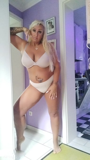Noch etwas verwuschelt aber ist ja noch fr&uuml;h 😉 #unterw&auml;sche #dessous #curvy #plussize #sexycurves #sexy<a href="/tag/unterw%C3%A4sche"class="tags">#unterw&auml;sche</a><a href="/tag/curvy"class="tags"><span>#curvy</span></a><a href="/tag/sexy"class="tags"><span>#sexy</span></a><a href="/tag/women"class="tags"><span>#women</span></a><a href="/tag/plussize"class="tags"><span>#plussize</span></a><a href="/tag/dessous"class="tags"><span>#dessous</span></a><a href="/tag/sexyc"class="tags"><span>#sexyc</span></a>