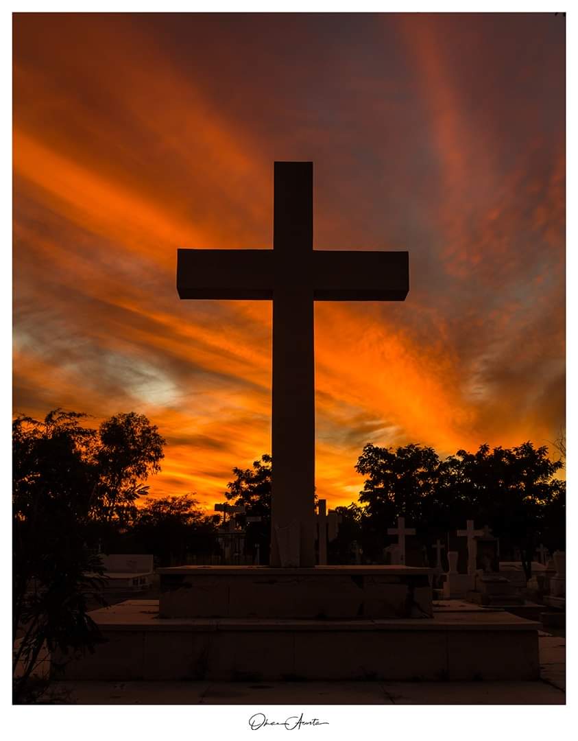 AndaresDel's tweet photo. La Última Morada.
En Memoria de quiénes se nos han adelantado en el camino.
"Concédeles Señor el descanso eterno, que brille para ellos la luz perpetua."

#últimamorada #DescansoEterno #DíaDeMuertos #2denoviembre #atardecer #panteon #contraluz #losandaresdelomar #acostaomar https://t.co/JiVtkrkWqn