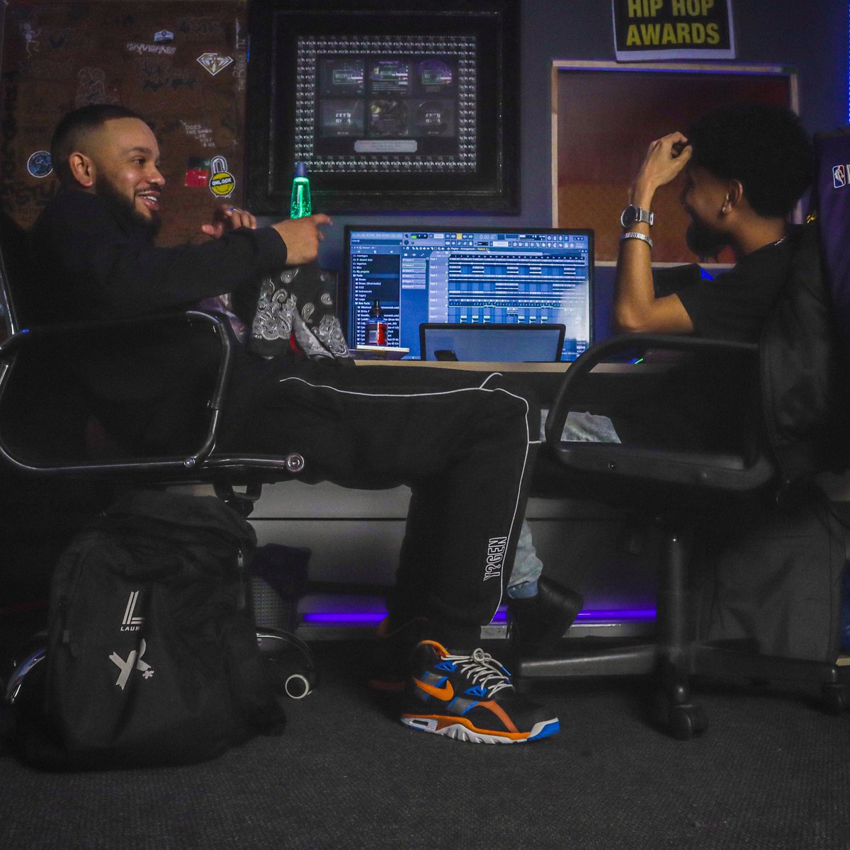 shaney_jay's tweet photo. Today a year we dropped ‘Dreams Don’t Pay Bills’. Forever grateful to the bro @YoungstaCpt for believing in me 🙏🏽🏁

And shout out to everyone that’s been showing the project love! #DDPB 💸💸💸 https://t.co/FZlECWJ4C0
