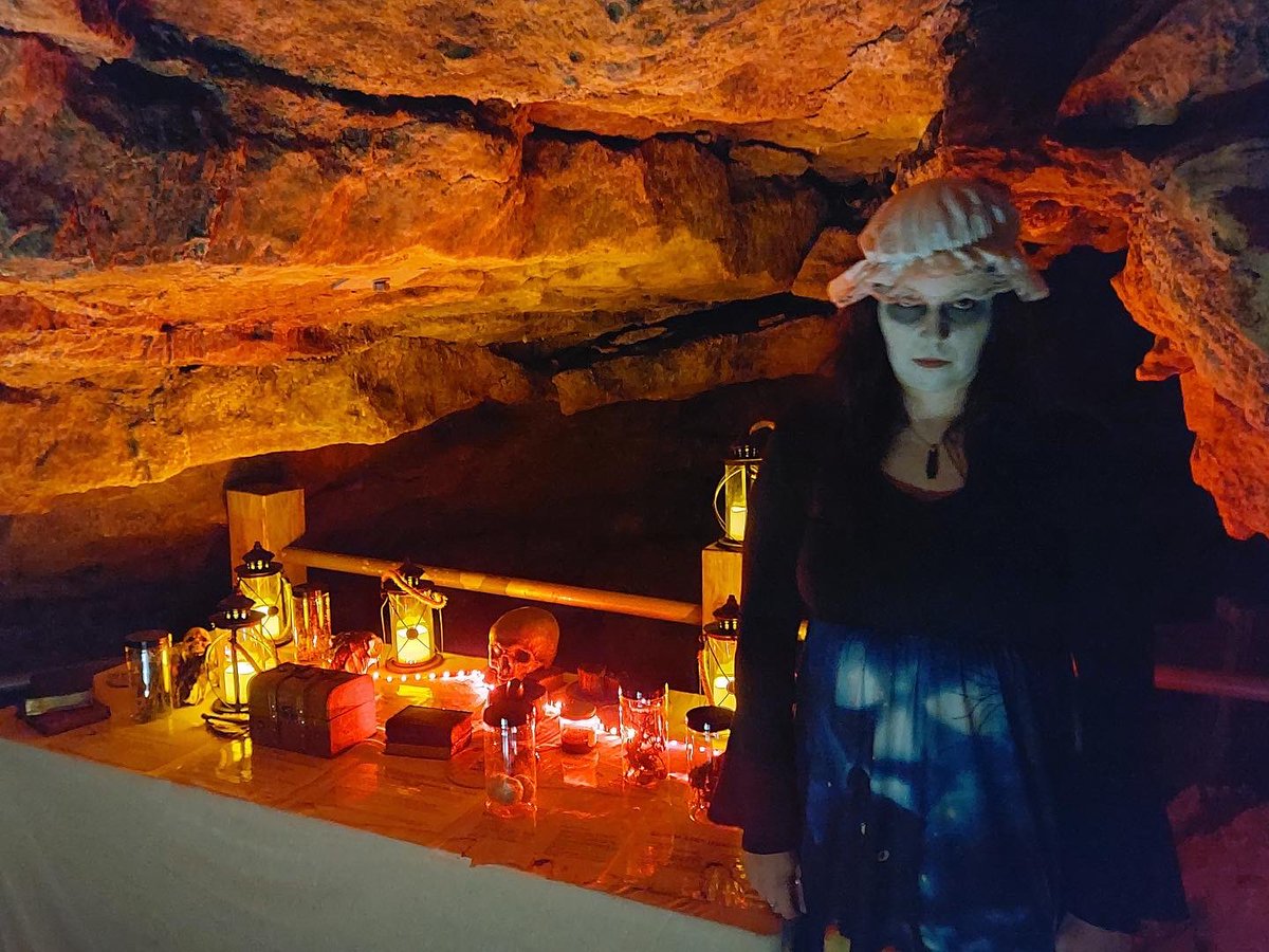 dr_resa_nelson's tweet photo. (1/2) ghostly #witchmark tours at @CreswellCrags were amazing! From researching #plague & #witchcraft remedies to learning ab how #women played a pivotal role in #healing during the 1400s-1700s, & making props.. TY you to #creswellcrags & fellow staff for being so supportive https://t.co/JJuu022gKE