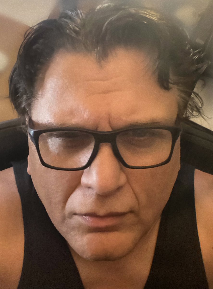 memferda1's tweet photo. BIRTHDAY OVER - Back in my Office - Aged 59 and 3 days Young 🙂 Some Exciting Film Projects Coming Up. If you Loved Son's of Anarchy &amp; An American Werewolf in London - then You're in for a Real Treat with 'HELLHOUNDS'. Soon!! With MANY MORE heading your way🙏📣🧿🎥📽 #memferda https://t.co/NoJsRqtQPO
