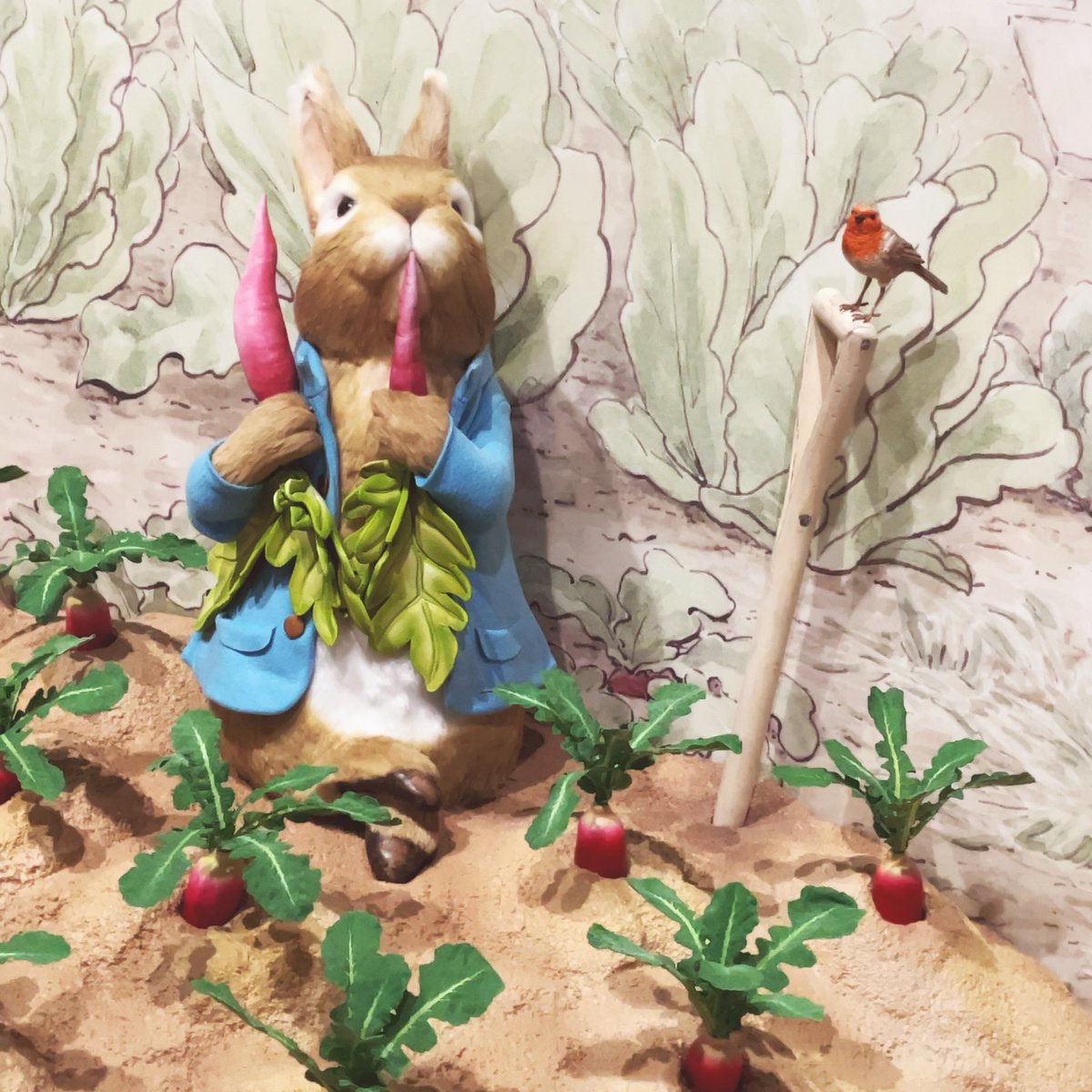 「滑り後までピーターラビット展見てきたぬー!!!癒し…!!はー私も癒される作品描き」|まめこ@笑顔の咲く展示会2023 3/29~4/3 銀座ミレージャギャラリー　今年も参加します♡のイラスト