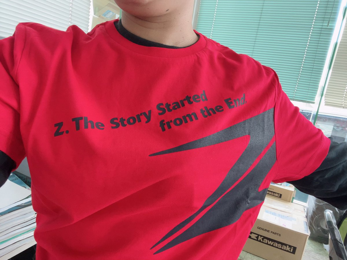 AUTOBANSHIROMA's tweet photo. #Z50th アニバーサリーTシャツ入荷！色は赤のみです！
やっと正規取扱店でもZ50周年お祝いできます😂👏笑
着用サイズはメンズMです。結構ゆったりめ(^^)レディース用はVネックになってますよ〜🙌
#アウトバン #沖縄のバイク屋さん https://t.co/qAy5Dax6pl