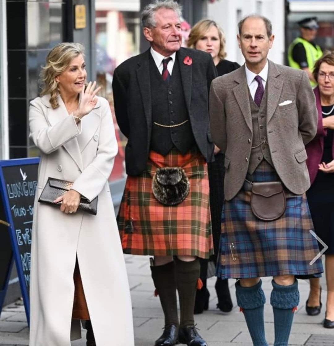 Yesterday, Sophie and Edward, the Earl and Countess of Forfar, visited Forfar in Scotland
#RoyalFamily
#TeamWessex