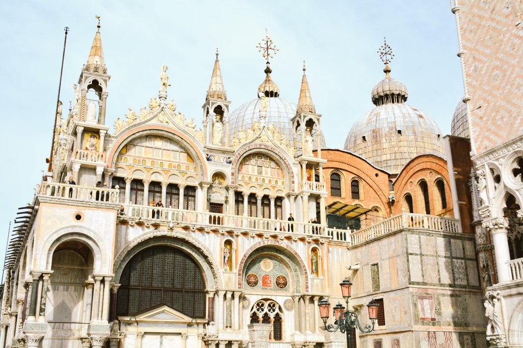 The more you try to crush your true nature, the more it will control you. Be what you are. No one who really loves you will stop...🤔💪🏼👌🏼
#WednesdayMotivation
#MuwellMotivation
#FelizMiercoles