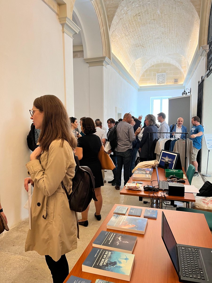 Dr. Lucy Blue tweet media