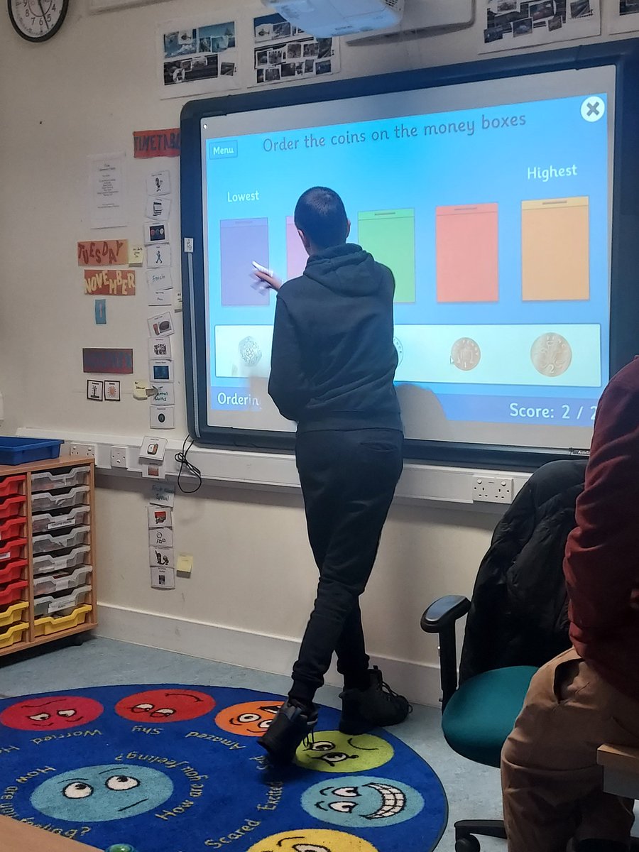 MeadowparkCP's tweet photo. Clyde class did a great job ordering coins into the money boxes on the interactive whiteboard. #doitlearnit @knoxacademy https://t.co/MURqQMeiPE