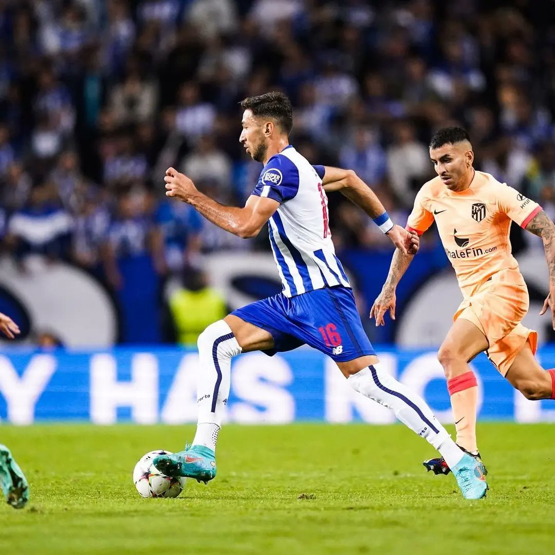 fcportofas19's tweet photo. 𝑻𝒓𝒚 𝒕𝒐 𝒄𝒂𝒕𝒄𝒉 𝒎𝒆 🌪⚡️ @GrujicMarko16 

🤩 Bom dia, Dragões! 🐉Dá like se também passas-te aos oitavos-de-final em primeiro do grupo 😏😅

#FCPorto #FCPAM #UCL @GrujicMarko16 https://t.co/XQ19JNLQWZ