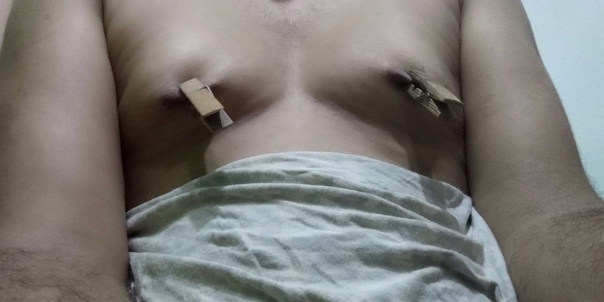 إحساسهم حلو قوى
بقيت مدمنه الحركه دى و بالذات عشان بتكبرهملى و بتخلى الحلمات بارزه من تحت الهدوم #سالب_بنوتي #بنوتي_سالب