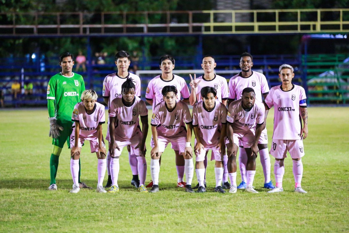 smivadee's tweet photo. I’m heading out to Thailand real soon so I’ll certainly be bringing you a Thai OTR 🇹🇭 

I’ve been keeping tabs on @futuraunited who recently started their journey as a club and they’ve actually sent me some shirts to giveaway

Want one? Simply RT, follow me and @futeraunited https://t.co/Vvdb45WKqQ
