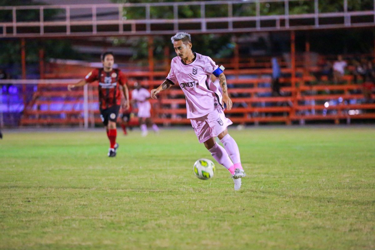 smivadee's tweet photo. I’m heading out to Thailand real soon so I’ll certainly be bringing you a Thai OTR 🇹🇭 

I’ve been keeping tabs on @futuraunited who recently started their journey as a club and they’ve actually sent me some shirts to giveaway

Want one? Simply RT, follow me and @futeraunited https://t.co/Vvdb45WKqQ