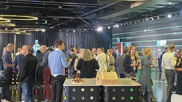 np_res's tweet photo. #rescongres We zijn er klaar voor! Vandaag ontvangen we op het RES-congres ‘Werken aan onze toekomst’ zo’n 650 'collega's' uit het hele land die samen aan de #energietransitie werken. Om kennis te delen, te netwerken en inspiratie op te doen. https://t.co/sEgP1GKNNK https://t.co/CESBXrdJgE