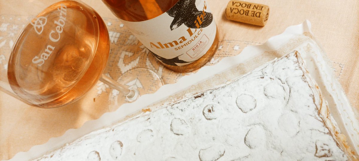 ¿Sois golos@s?🍷

Marida tus postres con nuestro Alma Libre Semidulce, un vino que aporta el equilibrio ideal entre dulzor y acidez a nuestros momentos más dulces.

En este caso disfrutamos de un #RosadoAlmaLibreSemidulce con un milhojas extraordinario🍰

#labrandounfuturojuntos