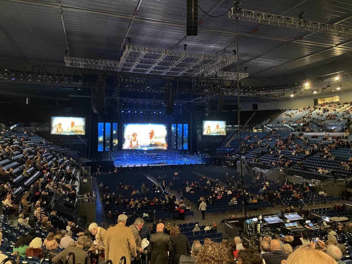 1000giggles's tweet photo. #ALittleBitOf @AndreaBocelli on a Wednesday Night @RodLaverArena #02112022 #MiPiaceTantoLaMusica 🇮🇹 🇦🇺 🎼 🎙️ #Legendary #Always #1000Smiles 👌🫶💫🥇🎹🎺🎷🎻🎸 https://t.co/X0pcBGdPP9