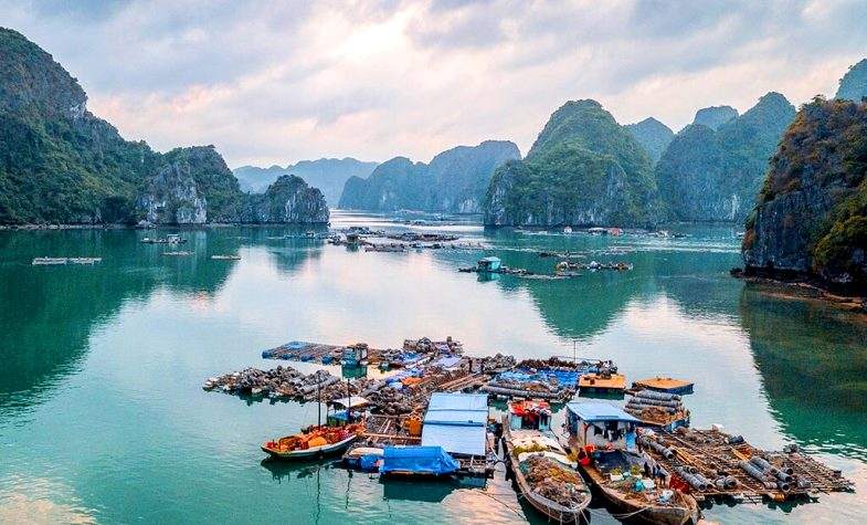 Lan Ha Bay is a must-visit place in Southeast Asia
Hotline: 091 222 14 42
Website: travelauthenticasia.com
#travelauthenticasia #southeastasia #traveltosoutheastasia #vietnam #traveltovietnam #vietnamtour #halongbay #lanhabay