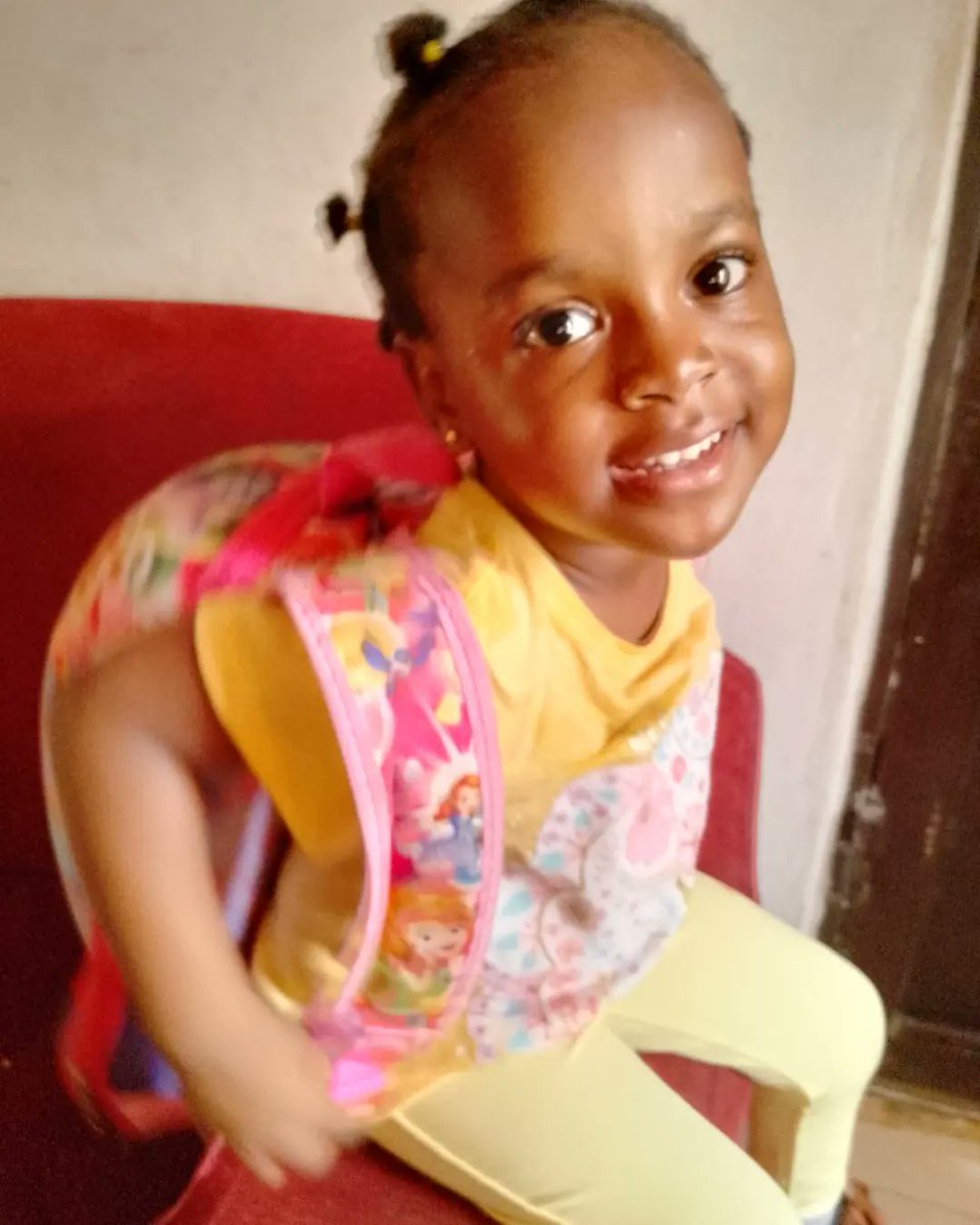 kikeoduyebo1's tweet photo. #colourday: She and her peers at pre-school painted the world in different shades today. For her team, the colour language  was #yellow. So proud of you cutie 😊🥰 #colourlanguage #catchthemyoung  #November1 #happynewmonth https://t.co/UTamhUiPje
