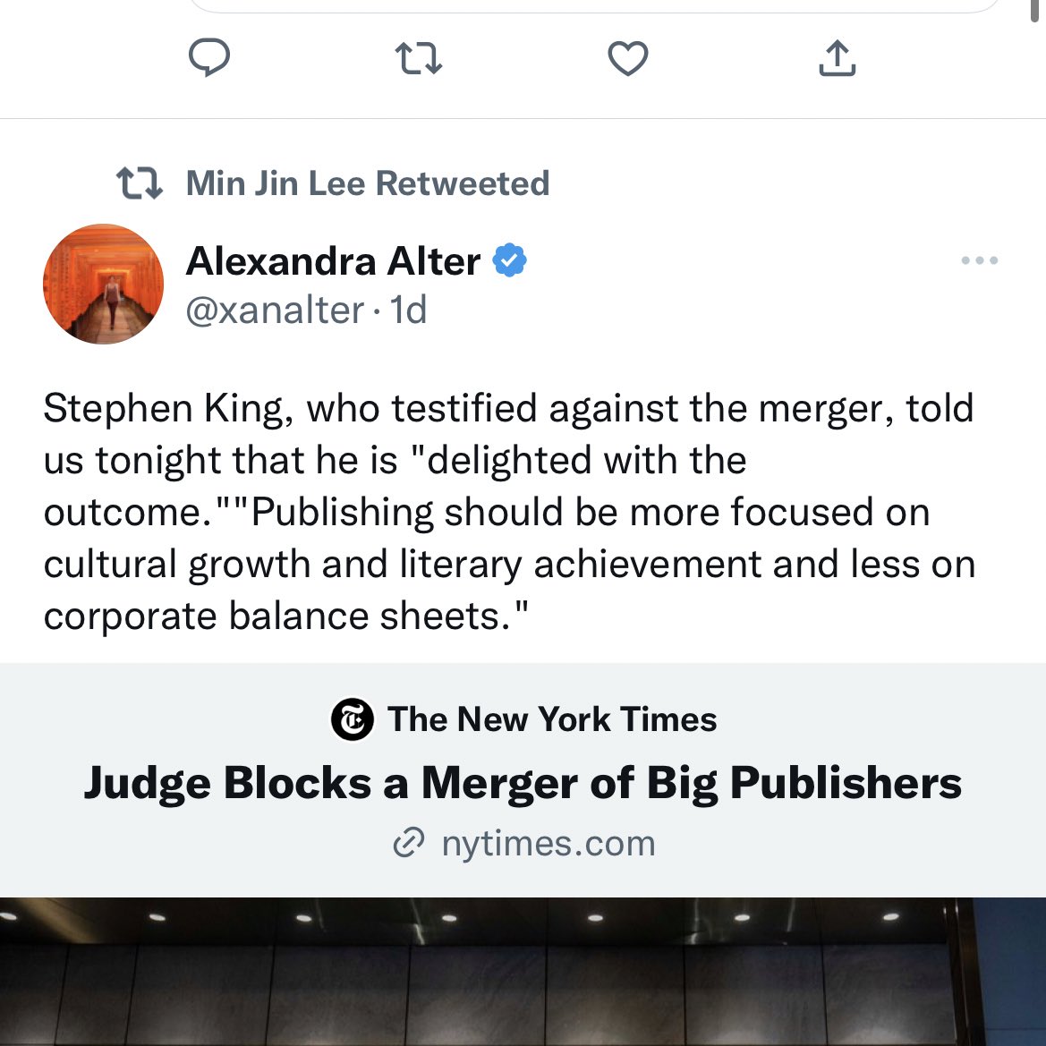 MikeIsaac's tweet photo. is stephen king the most powerful man in business https://t.co/Kx9gdXm7iK