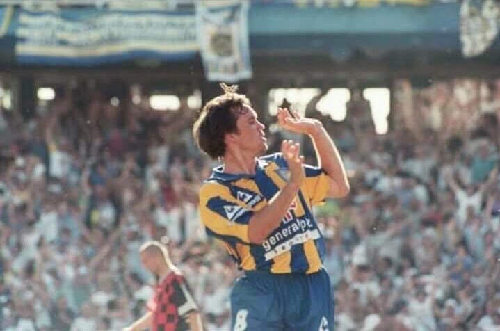 Kalowerrc's tweet photo. Alli donde fui feliz, se que pronto he de volver, y vendran recuerdos a mi encuentro, los buenos momentos los revivire... Como en mi niñez me ire, a entregarle al rio aquel, mis sueños de ser quien soy ahora, un hombre que rie y llora tambien.
Eduardo German Coudet
#VolveChacho https://t.co/G9otqYCnDu
