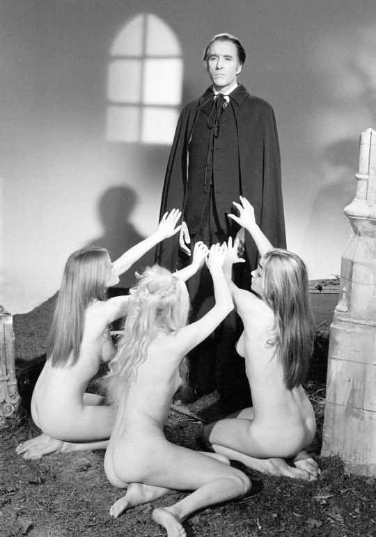 el_zombo's tweet photo. Christopher Lee / at Elstree Studios in 1971 being photographed for a poster for Alan Gibson’s Dracula A.D. 1972 (1972) / photo by George Greenwell.
#HammerFilm #gothic #vampire #retrohorror https://t.co/XwuWE4q63B