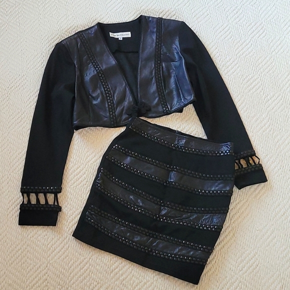 PrincessLeanneP's tweet photo. So good I had to share! Check out all the items I'm loving on @Poshmarkapp #poshmark #fashion #style #shopmycloset #johnmurrough #goldenbleu #june: https://t.co/hXxSVPDJXe https://t.co/iCrtaVr1gG