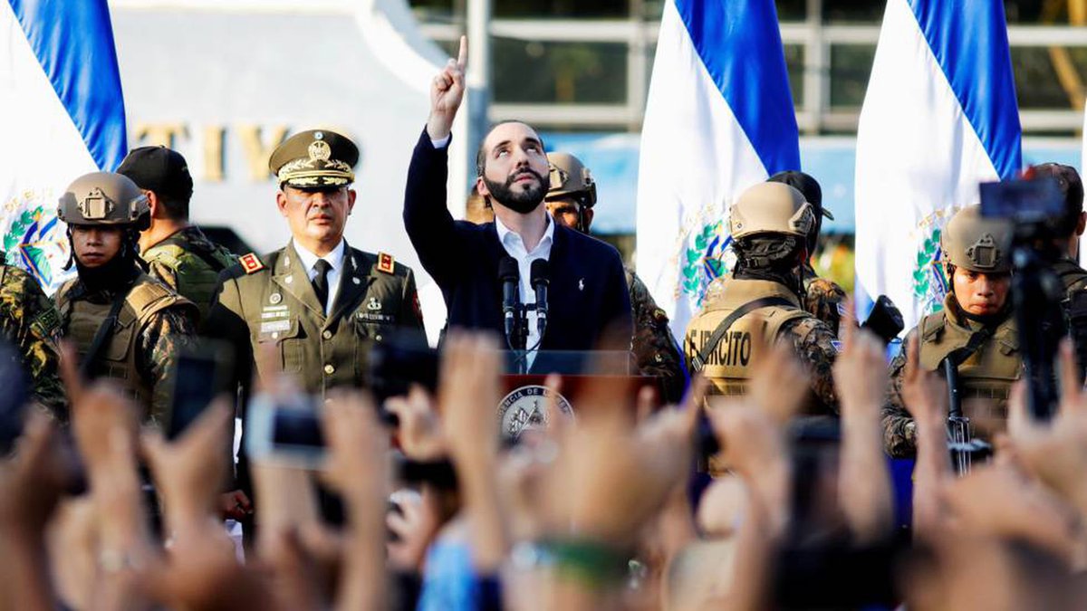 Arturo_M13's tweet photo. Los que dicen que @nayibbukele tenía el congreso a favor se equivocan. 

Para financiar el Plan de Control Territorial tuvo que ir con el ejército a apretarlos. Su frase aquel día fue.

"Dios, tú me pediste paciencia, pero estos sinvergüenzas no quieren trabajar por el pueblo”. https://t.co/v4dnDtuGYf