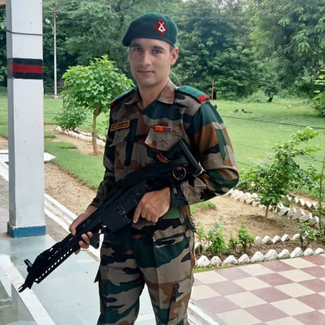 SaimBhat4141's tweet photo. @Power_of_We 
@CAtabraiz 
@baapofchart 
Sir, Plz Verify me and Donate for my previous services for this country.🇮🇳
Mai Army mai job karta tha injury ki waja sai mujai gar baija gaya, pension bhi nhi mil rhi. Mai abhi musibat mai hue plz help and donate 
UPI : 8825033762@ybl https://t.co/0jrZAQFUNZ