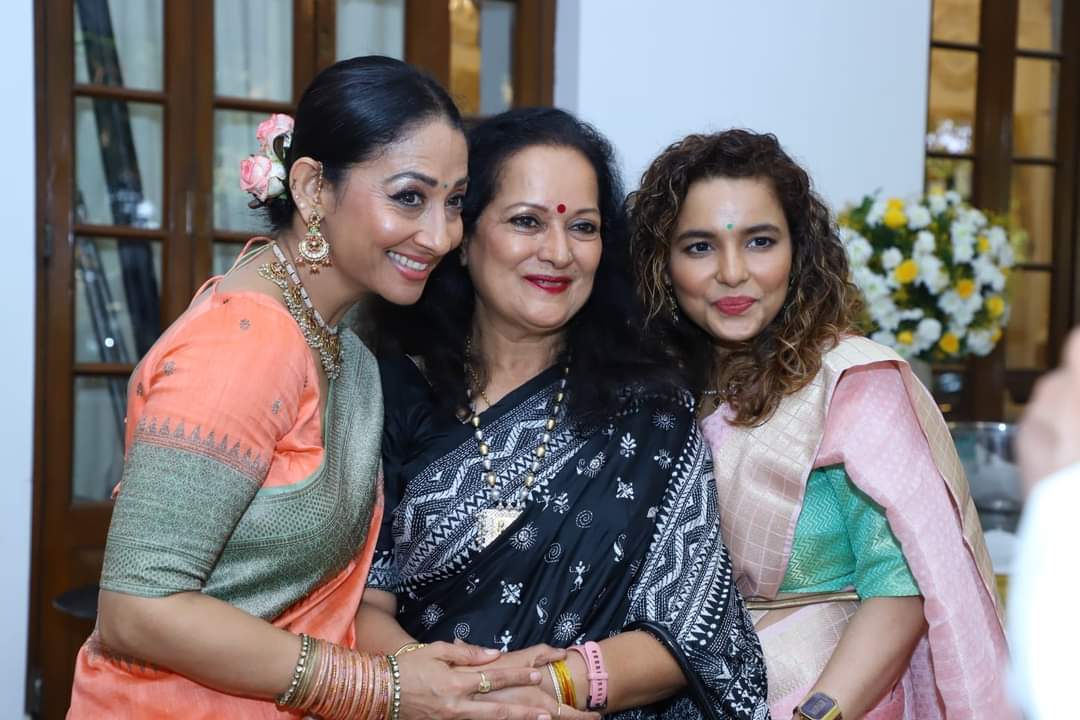 3 beauteous ones in one frame! 💖💕
#HimaniShivpuri
#ShrutiPanwar
#ChitrashiRawat

#BhagatSinghKoshyari #DhanSinghRawat
#SilverJubileeAwards_GarhwalPost #LifeTimeAchievementAwards_GarhwalPost #GarhwalPostAwards #Mumbai #Maharashtra #SatishSharma #Dehradun #Uttarakhand