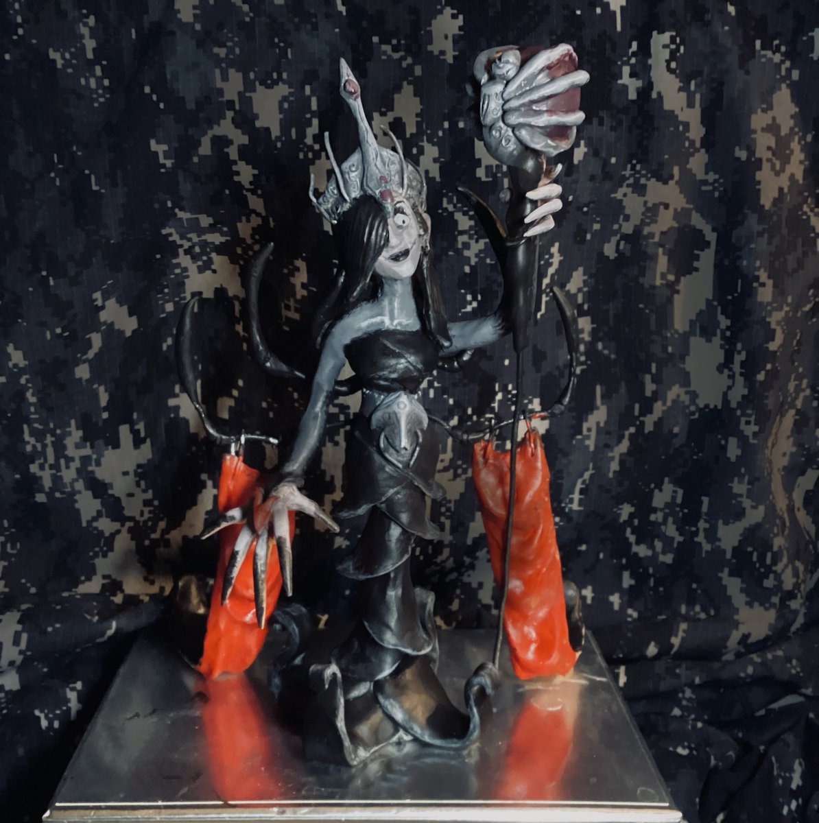 ApparentlyMe4's tweet image. In honor of spooky season, my new submission for the #spiralcupart contest is Morganthe the Umbral Queen in a Tim Burton style. This is for the Goomers, and more importantly, the Dragon!!! I hate it but it’s okay.