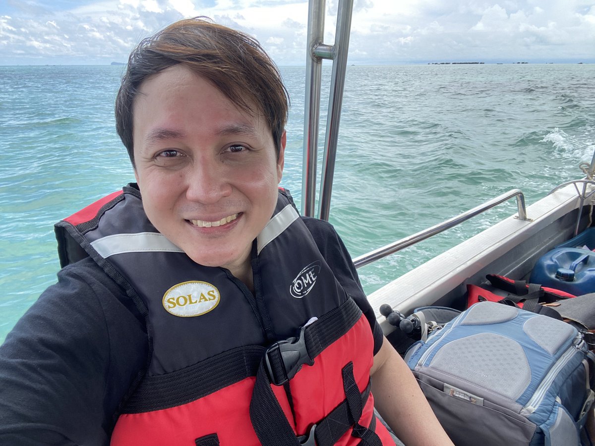 theartofmezame's tweet photo. I love what I do for a living. Apart from creating content and shooting professionally, I assist on production and photoshoots these days. Didn’t touch grass, but touched seaweed and the sea and enjoying the sun :) #productioncrewlife https://t.co/Kwp8ktMiT1