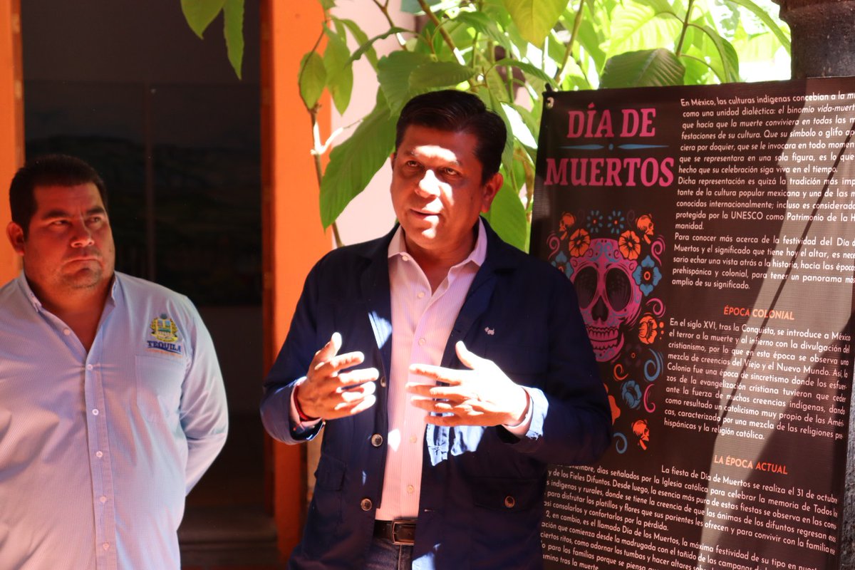 gustavomaciasz's tweet photo. Felicidades al @GobiernoTequila, su alcalde #PonchoMagallanes, a los Directivos y equipo del #MUNAT, por el bonito altar que realizaron en honor a Don Javier Sauza. Hoy fue el encendido del mismo y qué un gusto estar presente. ¡Buena noche!
#DíaDeMuertosEnTequila
@diputadospan https://t.co/meNRGG1viQ