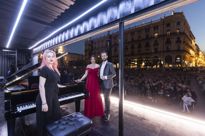 dosulacias's tweet photo. @Teatro_Real #GabrielAlonso Imágenes: La ópera de la Carroza del Real conquista al público de Zaragoza https://t.co/DJ8G3LMhB7 vía @heraldoes https://t.co/AQGtTpNneH