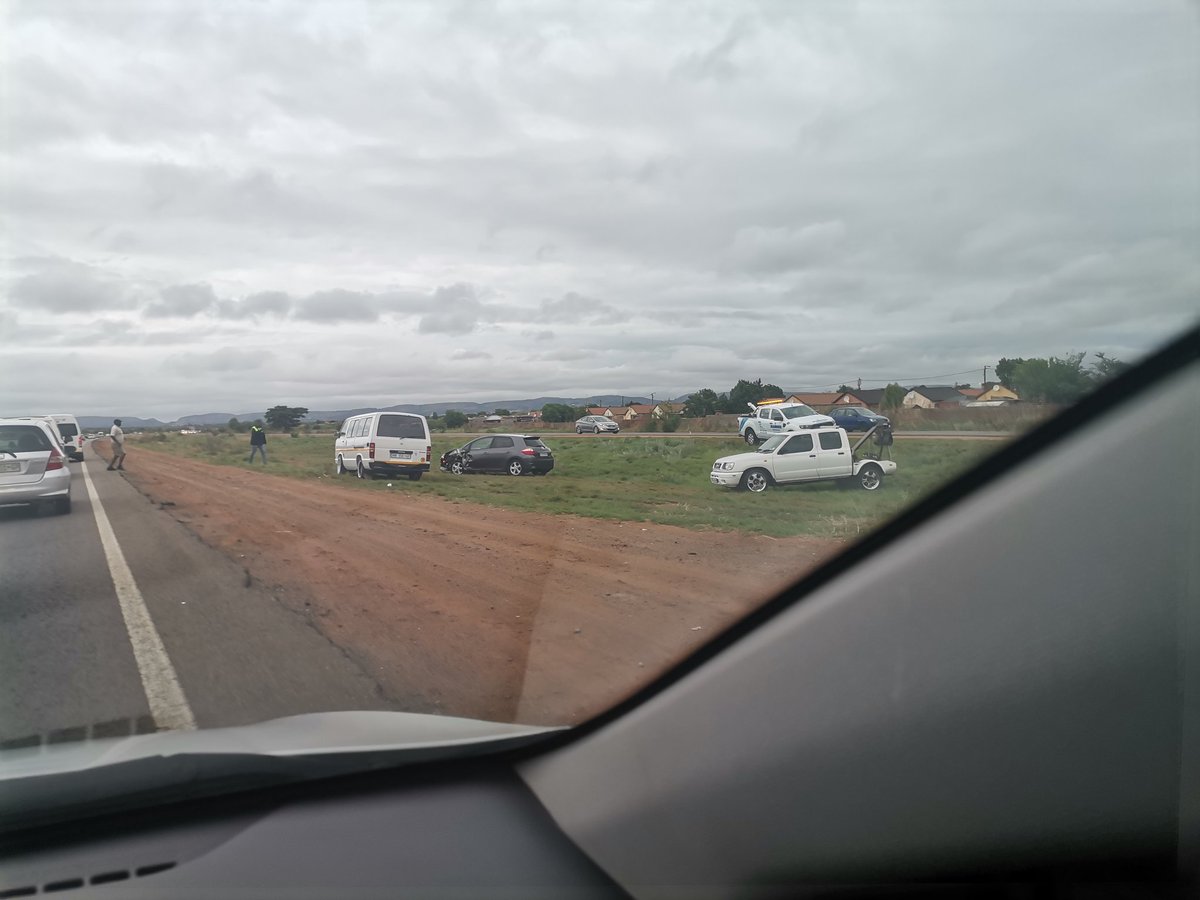 BernardMSithole's tweet photo. @TrafficSA Accident near Soshanguve Block XX involving multiple cars including a taxi. Expect delays #Crash #MabopaneHighway https://t.co/TXOVLgeGox