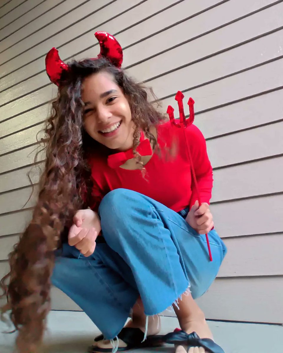 iv_saja's tweet photo. Ella es una diabla ...❤️ https://t.co/4MNb2nJouS