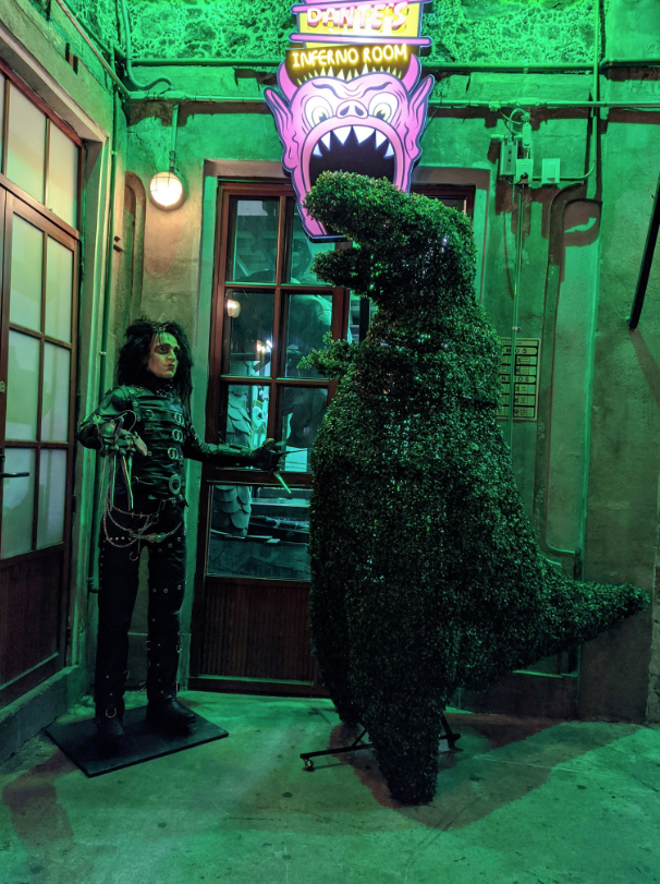 DONDEIRweb's tweet photo. En estos lugares es Halloween los 365 días del año 🤩 Te armamos una lista de cafeterías y restaurantes de CDMX inspirados en Tim Burton ✨  https://t.co/OQT3B3o8gg https://t.co/bIYvmRNz2N