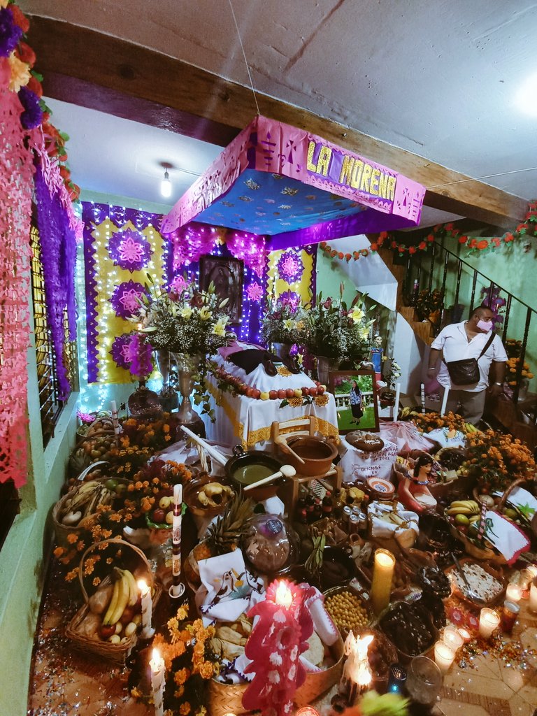 daveurbano's tweet photo. Las ofrendas en el pueblo.
💀🕯
@YODEBUENAS 
#DiaDeMuertos https://t.co/M5hpOkNdMP