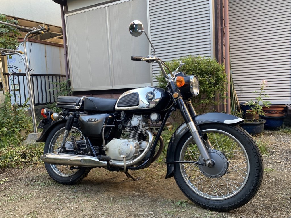 yuuseipostie's tweet photo. 我が家の2気筒達。
良い音します。
 #いい2気筒の日
#GL400
#CD125K https://t.co/nDq2EnaTD8
