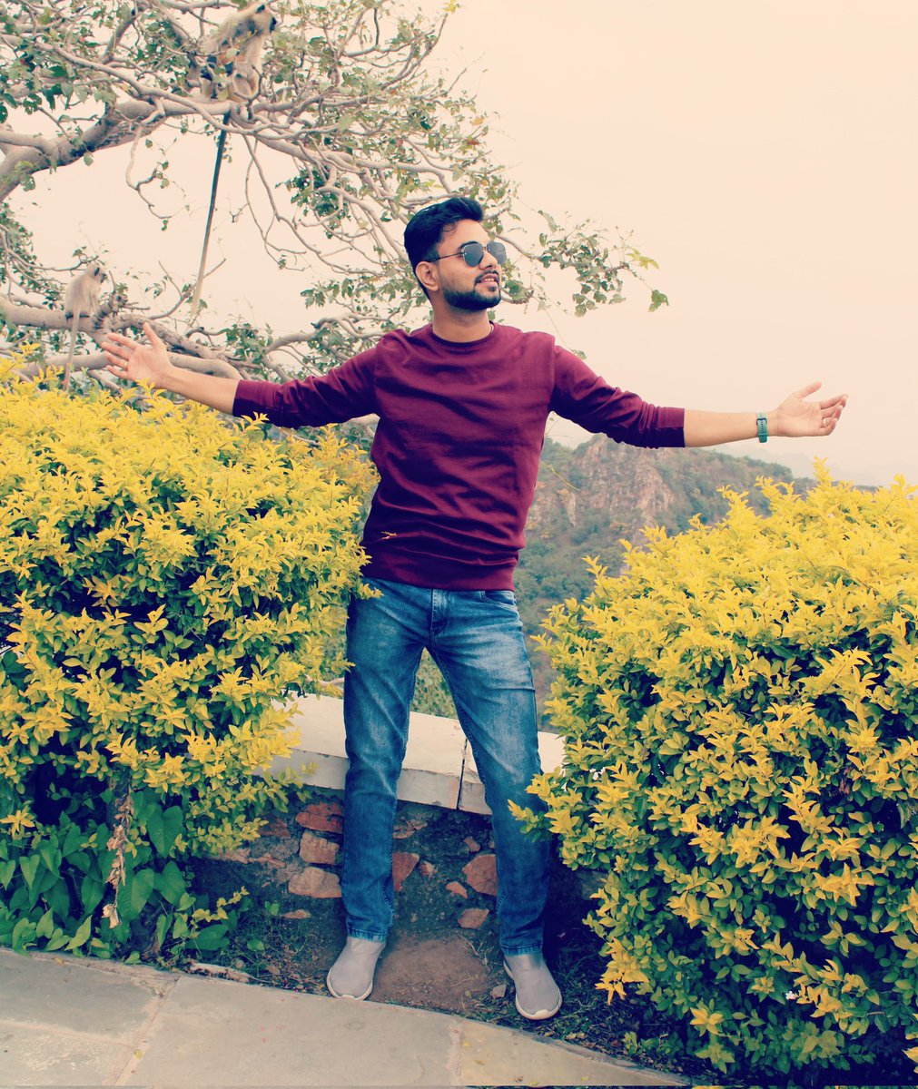 MihitSuthar2's tweet photo. Happy Birthday SRK😍@srk SuperStar ShahRukh Khan Fan Club Shahrukh Khan 
Long live KingKhan 😍😍

#KingKhan   #style #mensfashion  #mensphysique #fitness  #HappyBirthdayShahRukhKhan #HappyBirthdaySRK #Bollywood #don #PicOfTheDay #TrendingNow #Trending #birthdaywishes https://t.co/bEJhodp8eU