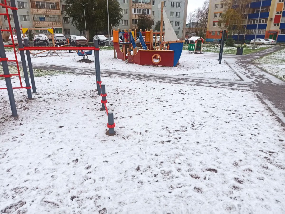 vsdvorkin's tweet photo. Самый первый снег 🌨

Мало кто задумывался, но в русском роке практически у каждой группы есть песня о снеге🤘🎸 Некоторые пошли ещё дальше и спели о первом снеге... утром! #сплин #аквариум #чайф 

Какая самая любимая песня про снег у вас? ❄ Строчку из своей дал в заглавии. https://t.co/lzaFXcwaKz