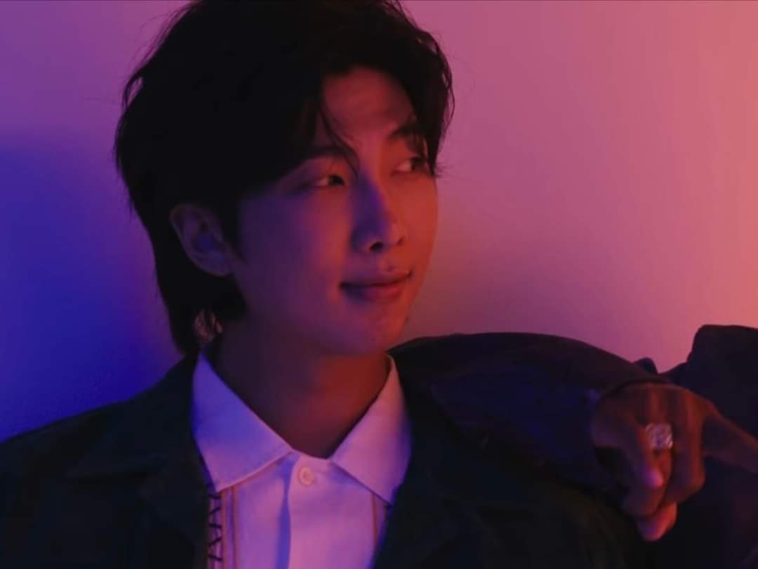 dimplejoonie712's tweet photo. Him 💜 #NAMJOON #NamjoonIsComing #RMxPHARRELL #RM3 #RM #RM3IsComing #BTSARMY #BTSRM #Rollingstone #KimNamjoon #joon #RKIVE https://t.co/PQcf96DAzZ