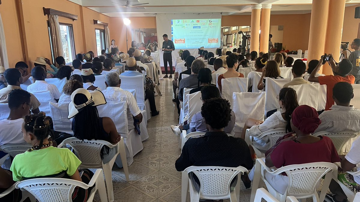 TanyVao's tweet photo. #TVM2022 ||
Sessions de restitution des travaux d’atelier 1, 2, 3, 4.
Atelier 1 : Ethnoécologie en interdisciplinarité pour aborder les interactions Nature – Société.
#Madagascar #Tanyvao2022 #Tulear https://t.co/qYaokI8ENs