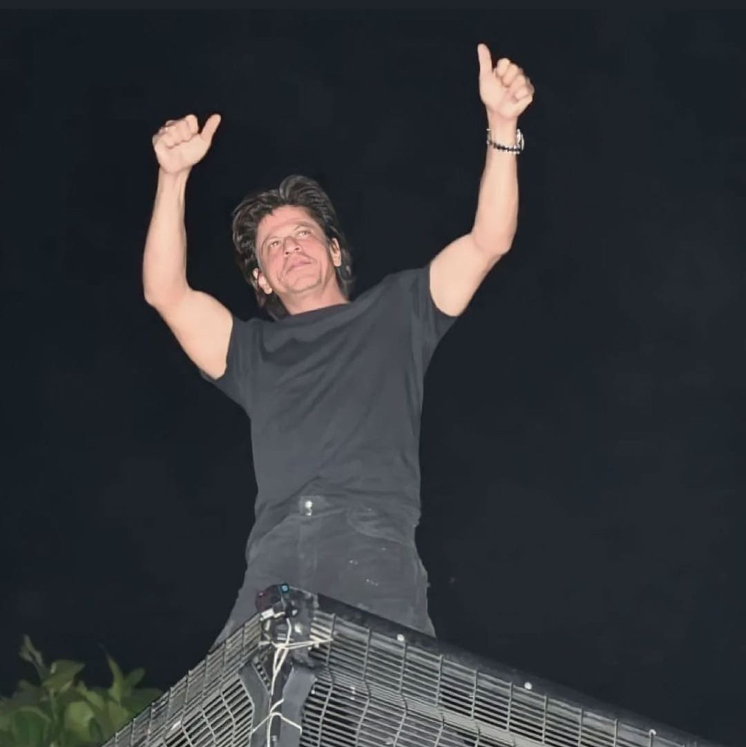 reko4156's tweet photo. Birthday Wishes to our Bollywood King @iamsrk, a very Happy Birthday! 😉❤️

Wishing Sucess for all your Upcoming Projects 💥 let #phathan rore....

#HappyBirthdaySRK #Jawan
#HBDSrk https://t.co/Bogj6vttMg