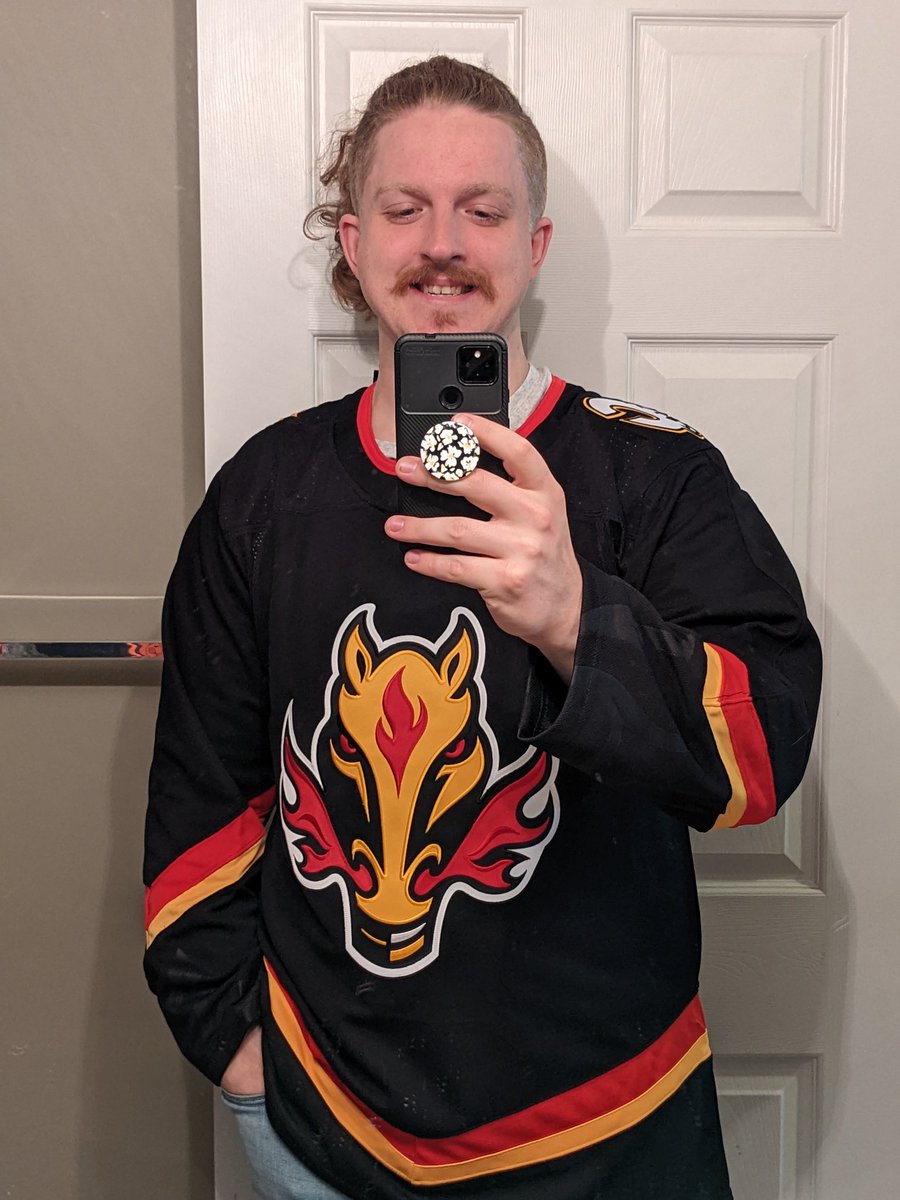 JaeighLovesFood's tweet photo. Went to the game tonight (go Kraken) and scored 5/5 on the intermission trivia
Guess who's the owner of a brand new Blasty https://t.co/EumkoimakS