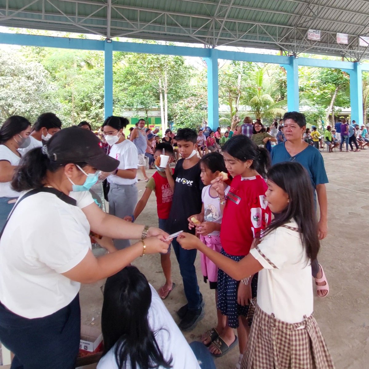 avyanPH's tweet photo. Before distributing our relief packs, AVYAN served hot lugaw, juice, puto and maruya. 🌸
#BueoliganAklan
#HelpAklan
#AVYAN https://t.co/Inlhe2o2vd