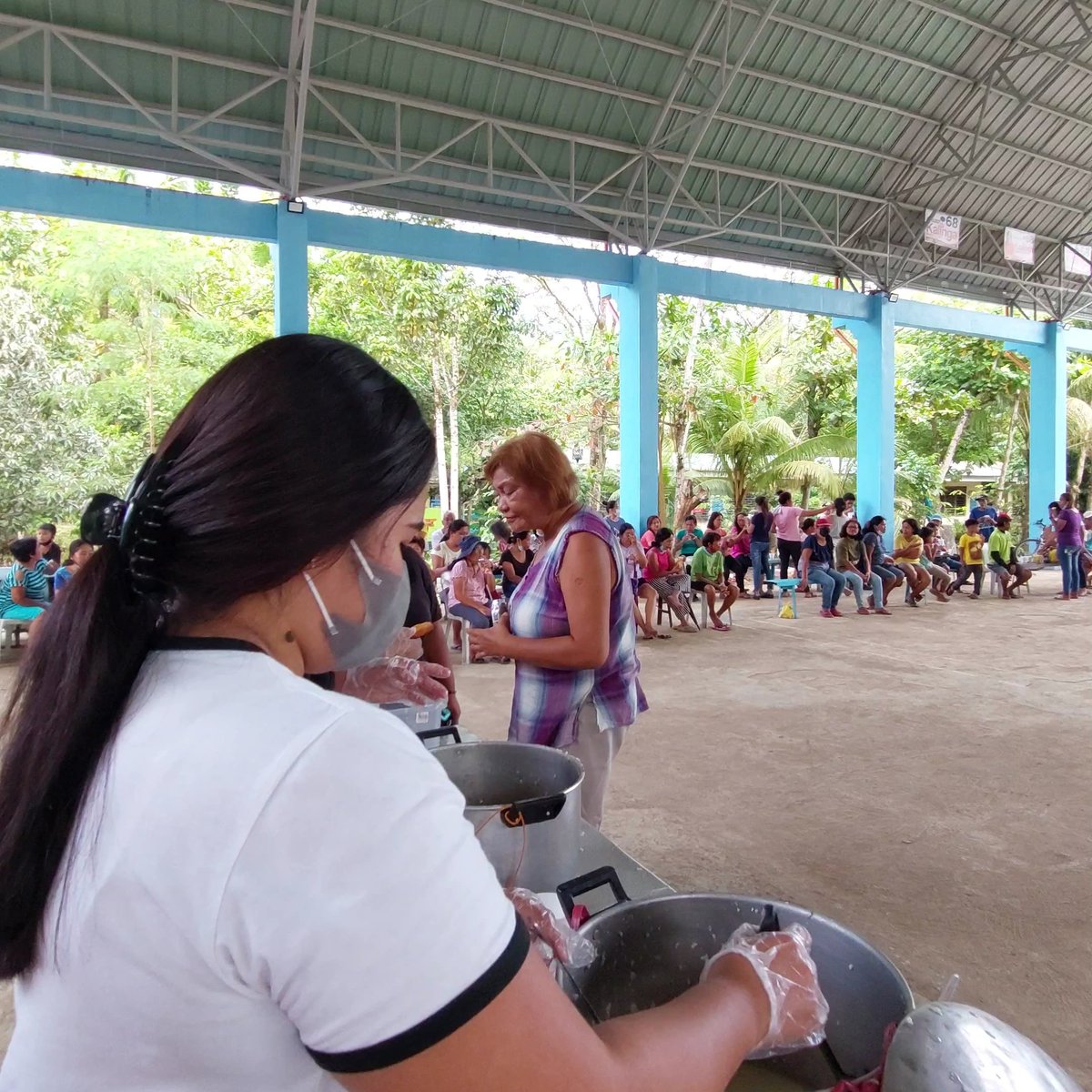 avyanPH's tweet photo. Before distributing our relief packs, AVYAN served hot lugaw, juice, puto and maruya. 🌸
#BueoliganAklan
#HelpAklan
#AVYAN https://t.co/Inlhe2o2vd
